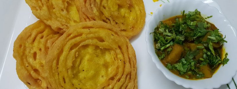 Dhuska is a very popular deep fried festive snack which is normally enjoyed as an evening snack or even full meal along with spicy chicken or mutton curry and Aloo dum.